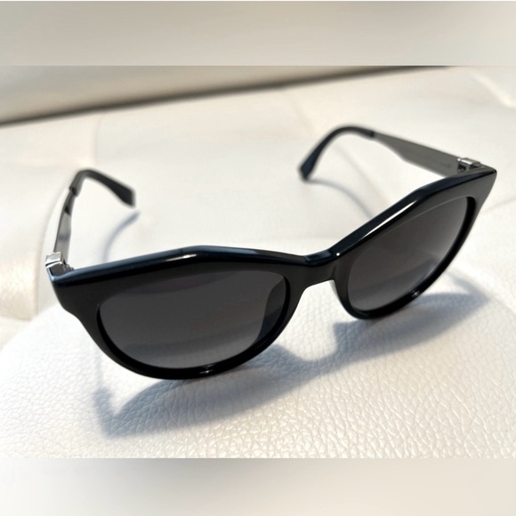 FENDI AUTHENTIC sunglasses for women - Picture 6 of 7